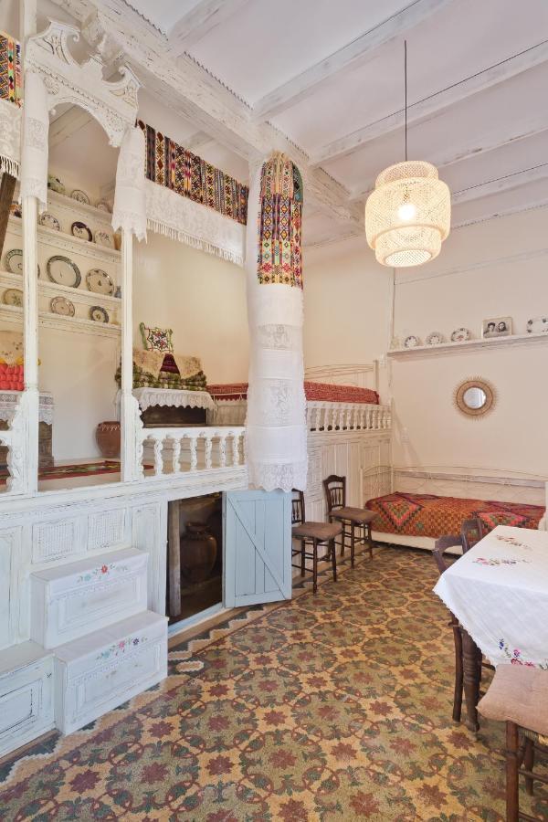 Traditional Karpathian House Menetai Bagian luar foto