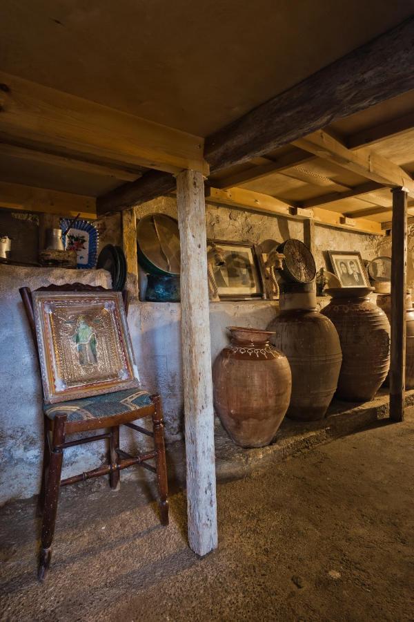Traditional Karpathian House Menetai Bagian luar foto